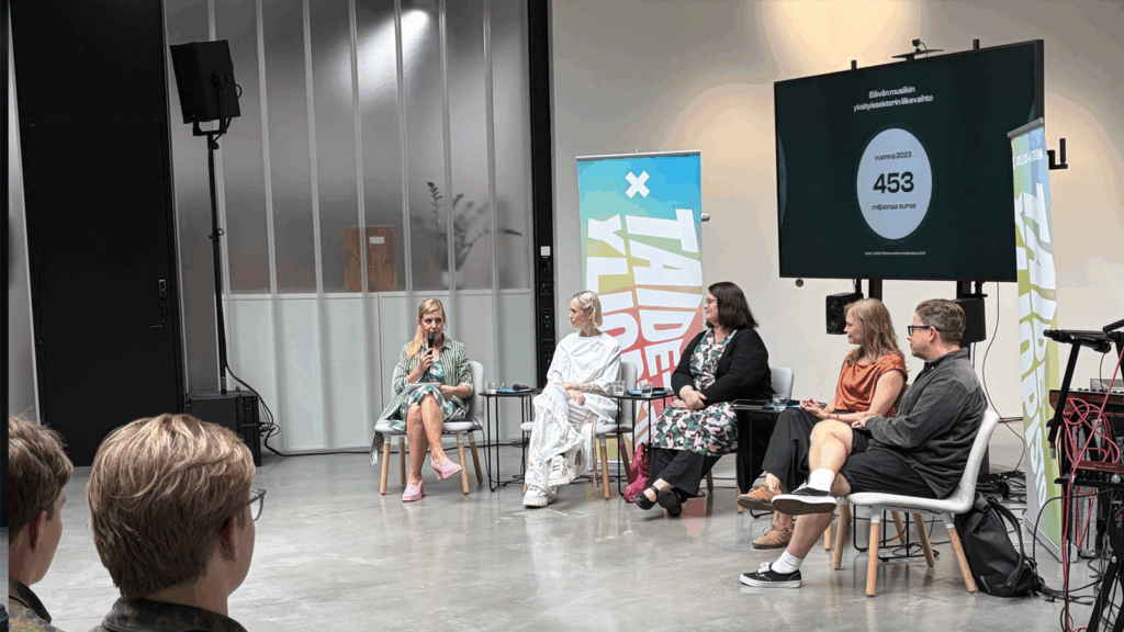 Paneeli 1: Kaisa Rönkkö, Vilma Jää, Pia Lohikoski, Hanna Kosonen, Samppa Rinne
